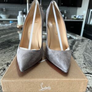 Christian Louboutin gray suede Décolleté 554